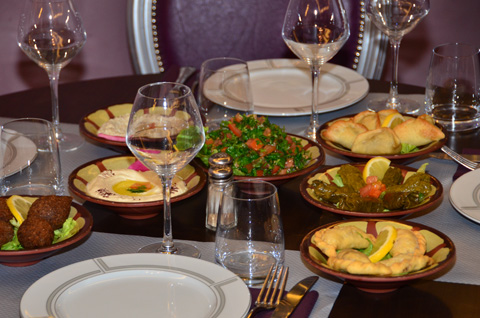table avec plats